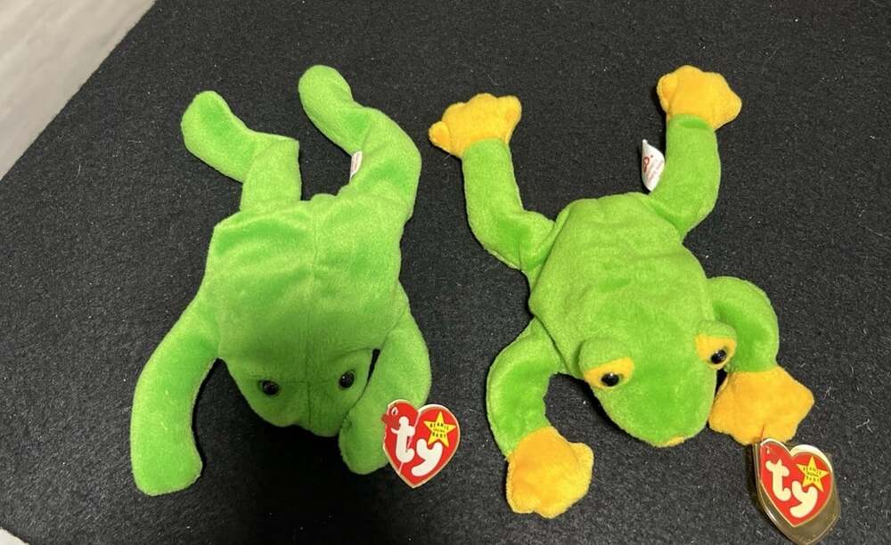 2 TY Beanie Baby Frogs Legs & Smoochy 1993 1997 Retired PVC Pellets With Tags
